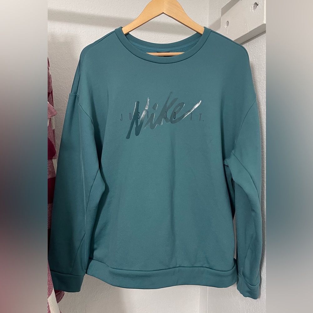 SOLD BUNDLE. NIKE sweatshirt
